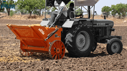 Shaktiman Compost Spreader for A Time Efficient Farming-Know All the Details