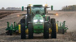 John Deere made autonomous tractor: Tractor will do plowing-sowing in the field itself