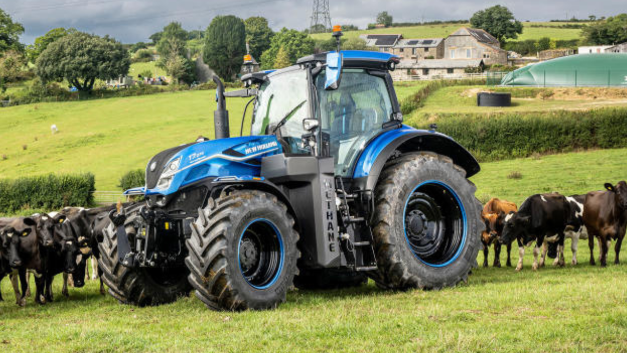 New Holland Agriculture Unveiled World's First LNG Tractor