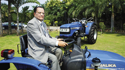 From LIC Worker To 'Sonalika Tractor’s' Chairperson: Lachhman Das Mittal, Who Launched The Company in His 60s