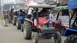 Farmers held a tractor rally on the Abadi lands